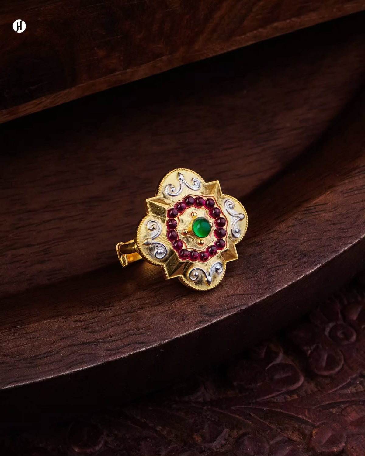21K yellow gold Bahraini floral ring with ruby bead and emerald centre, matching the necklace set, for Emirati and Khaleeji women, J.H. by Priyansh Jewellery, Dubai, UAE.