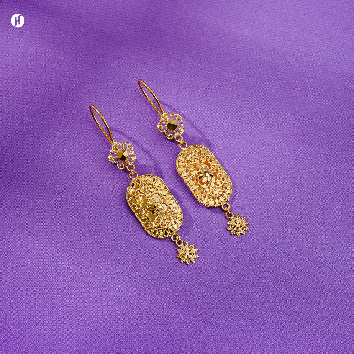 21K yellow gold Bahraini oval medallion drop earrings, traditional Arabic gold jewellery for Emirati and Khaleeji ladies