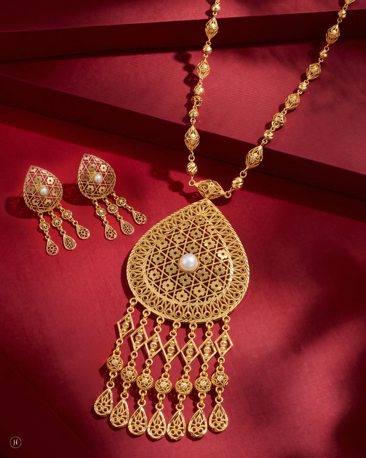 21K yellow gold Bahraini pearl teardrop pendant long necklace set with matching drop earrings, lustrous freshwater pearl, loved by Emirati and Khaleeji women, J.H. by Priyansh Jewellery, Dubai, UAE.