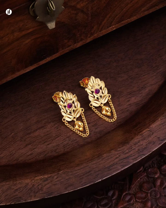 21K yellow gold Bahraini ruby floral drop earrings matching the collar necklace set, for Emirati and Khaleeji women, J.H. by Priyansh Jewellery, Dubai, UAE.