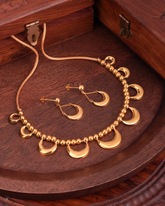 21Karat Rose Gold Bahraini Glossy Crescent Moon Necklace Set | online gold jewellery store for Khaleeji Women in UAE