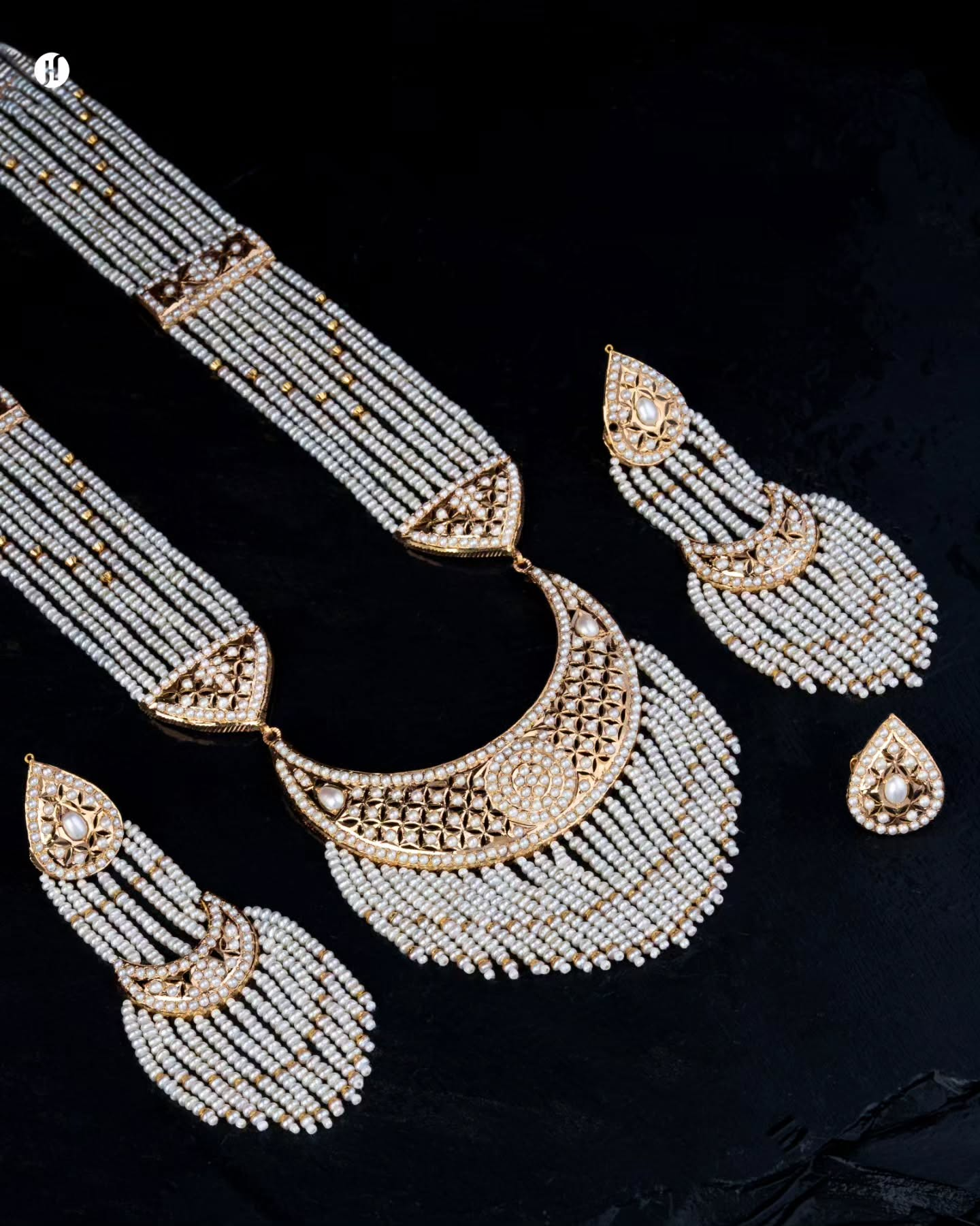 21Karat Yellow Bahraini Majestic Crescent Pearl Bridal Necklace Set