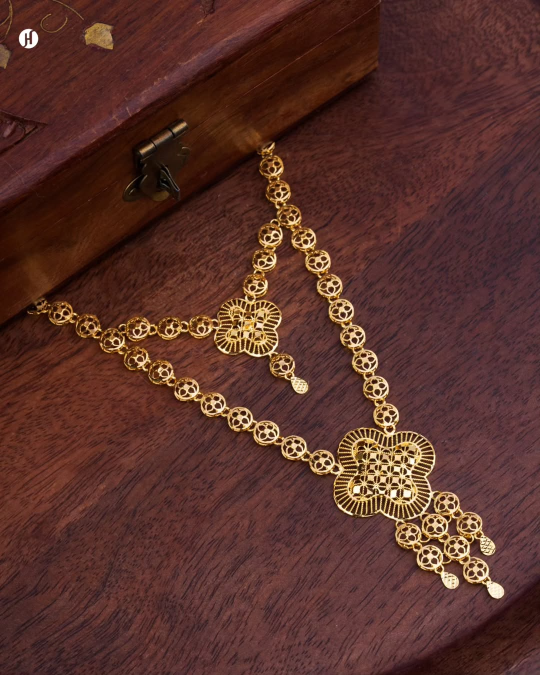 21Karat Yellow Gold Arabic Traditional Floral Necklace | Bridal Jewellery for Khaleeji Women.