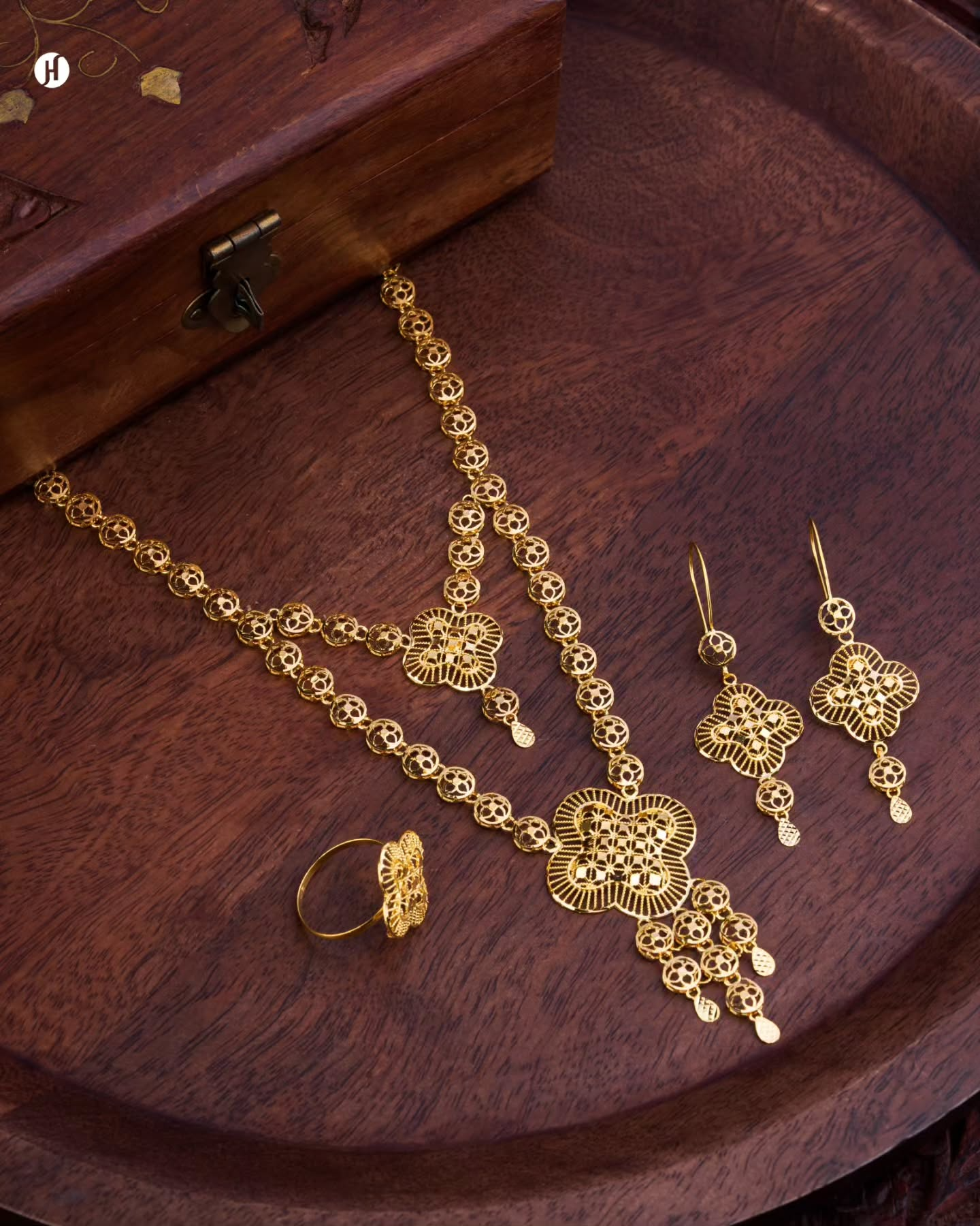 21Karat Yellow Gold Arabic Traditional Floral Necklace Set | Bridal Jewellery for Khaleeji Women.