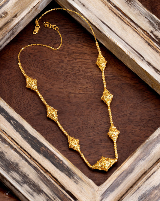 21Karat Yellow Gold Bahraini Beaded Chain Necklace | قلادة بحرينية من الذهب الأصفر عيار 21 قيراط بزخارف معينية هندسية وسلسلة حبلية