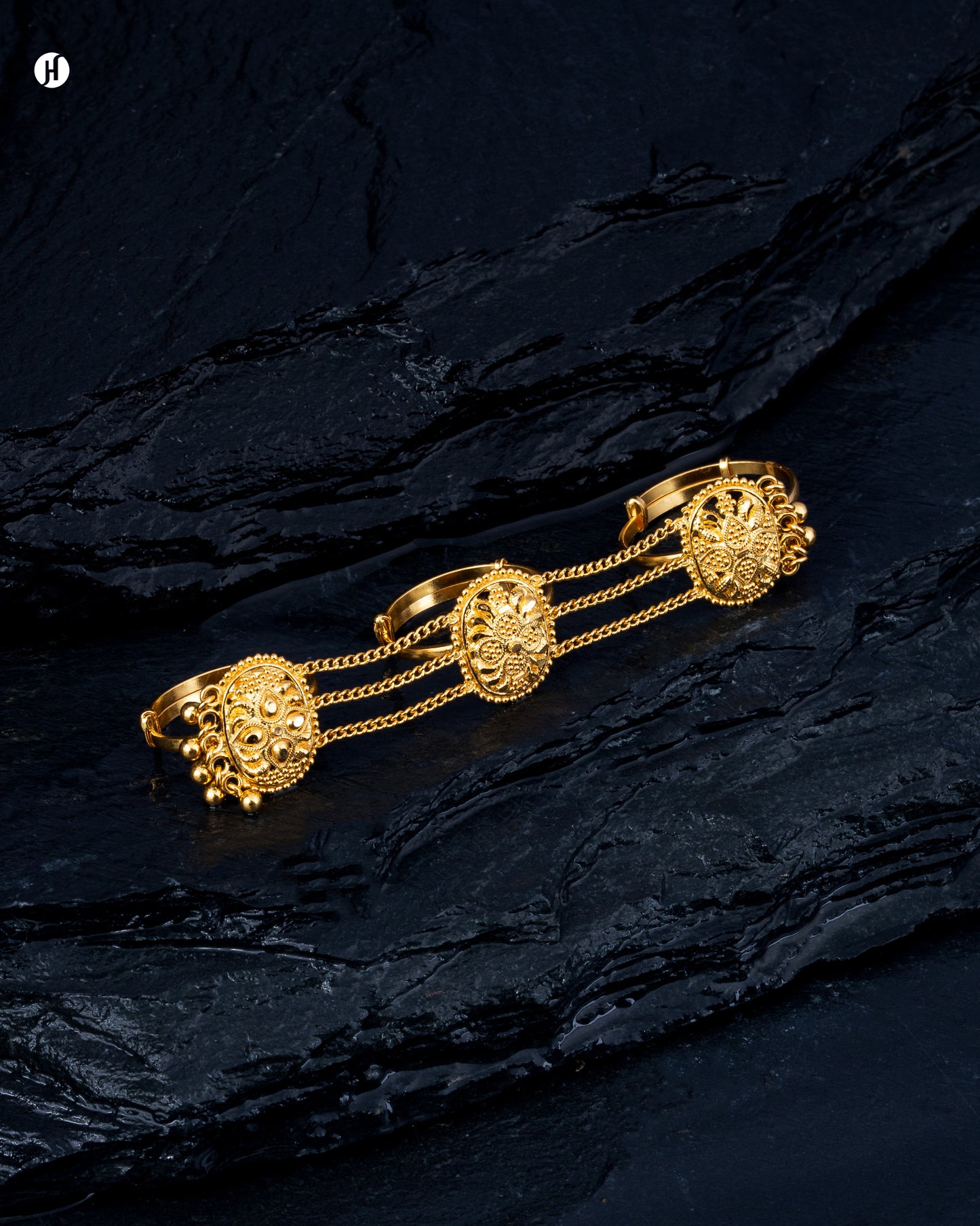 21Karat Yellow Gold Bahraini Chain Links Tri Ring for Emirati Ladies.