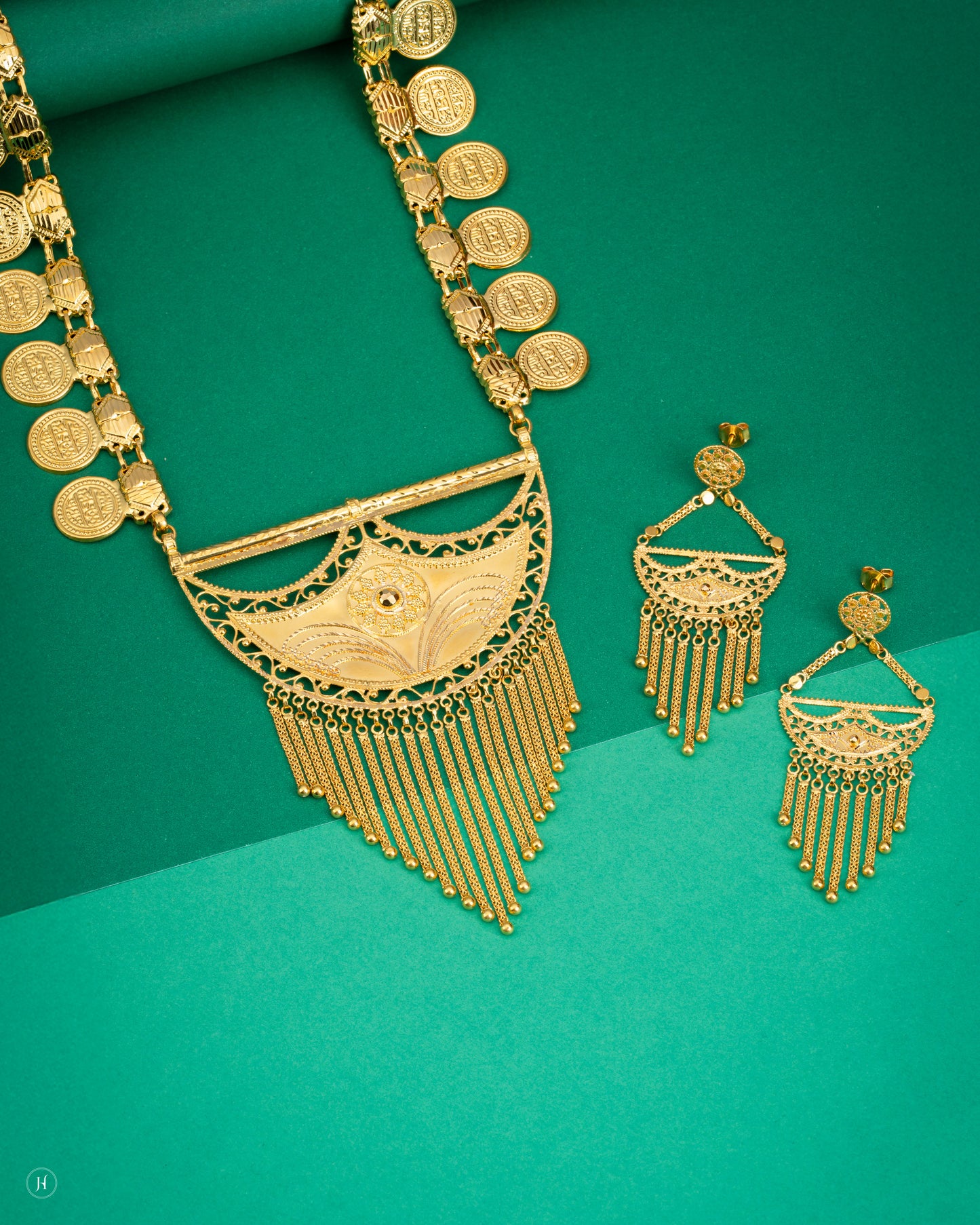 21Karat Yellow Gold Bahraini Half-Moon Long Coin Traditional Khaleeji Necklace Set