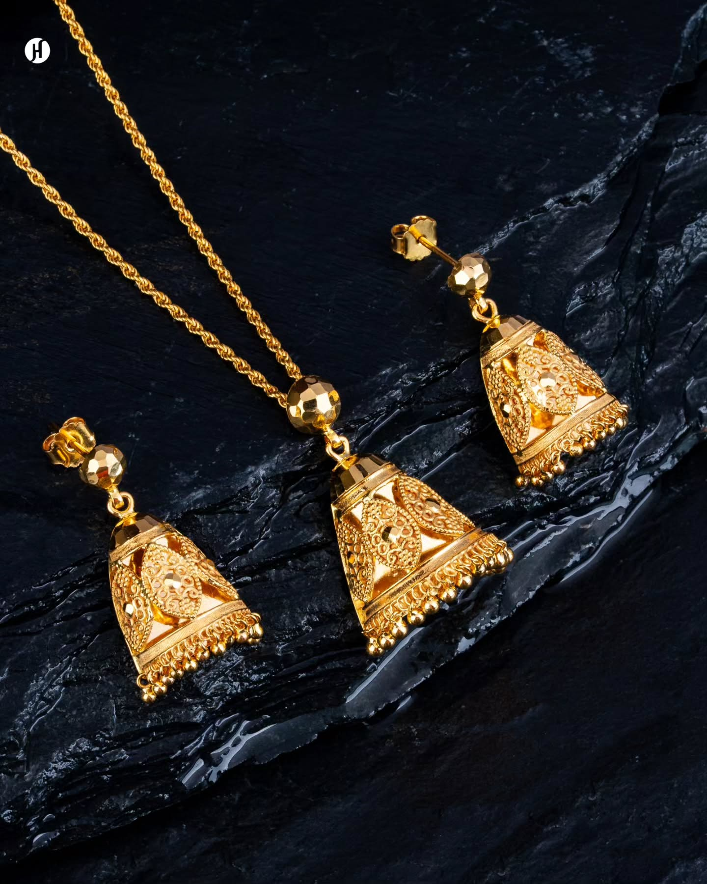 21Karat Yellow Gold Bahraini Half Dome Pendant Necklace Set | Online Bridal Jewellery Store in UAE - J.H Jewellers