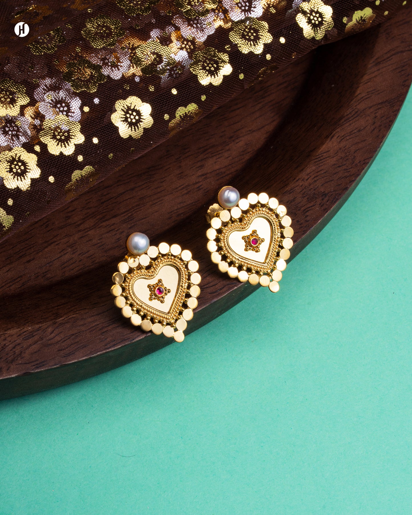 21Karat Yellow Gold Bahraini Heart Earrings with Pearls for Arab women | online jewellery store in UAE
