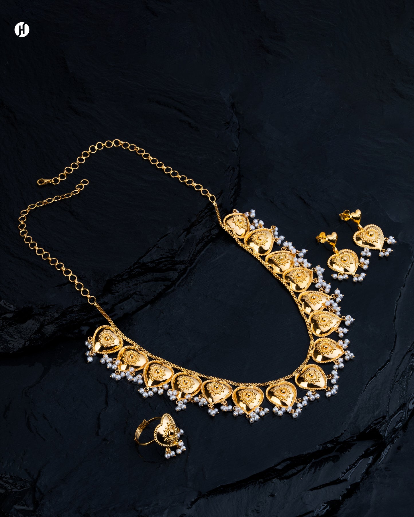 21Karat Yellow Gold Bahraini Heart Motif Pearl Necklace Set for Ladies.