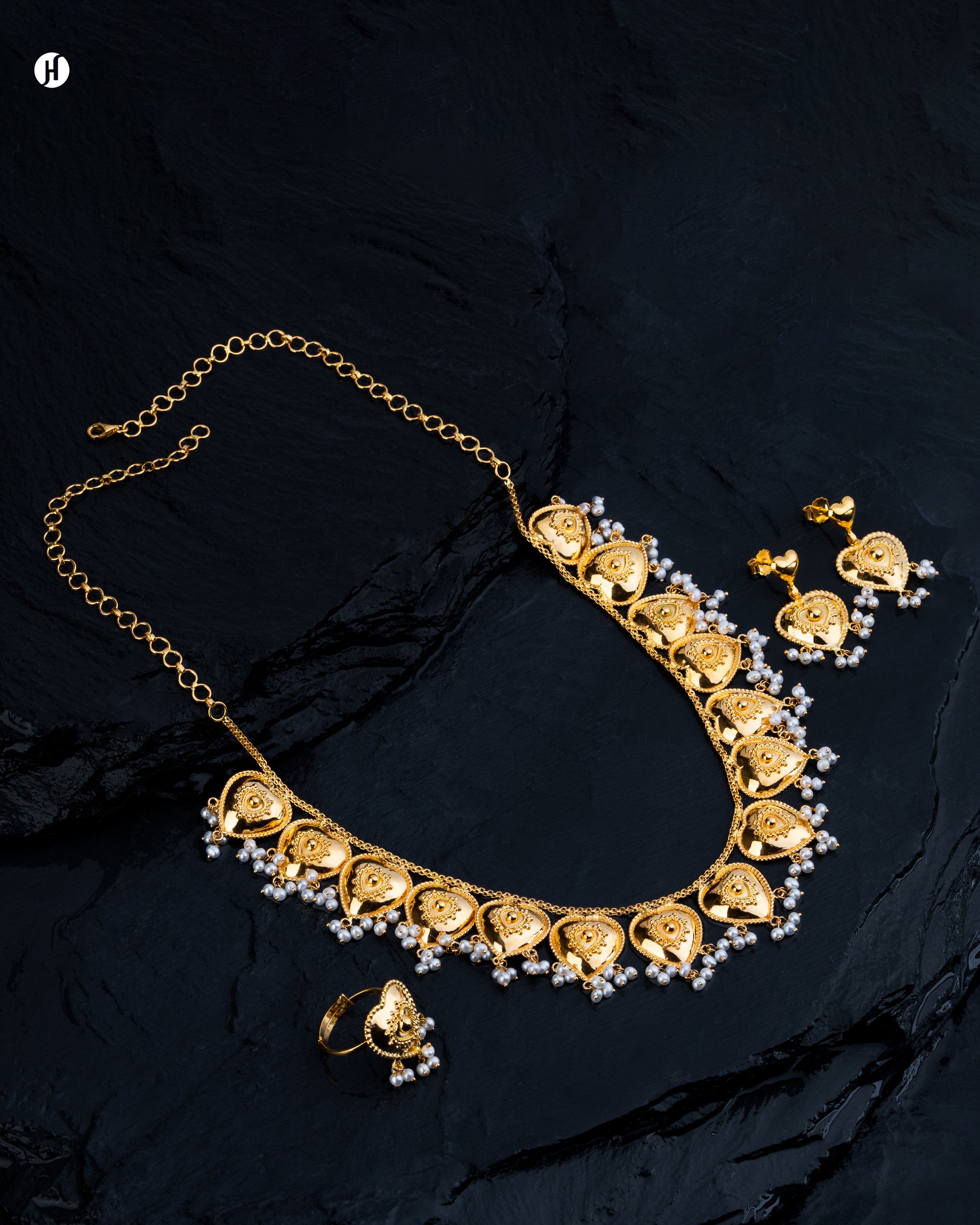 21Karat Yellow Gold Bahraini Heart Motif Pearl Necklace Set for Ladies.