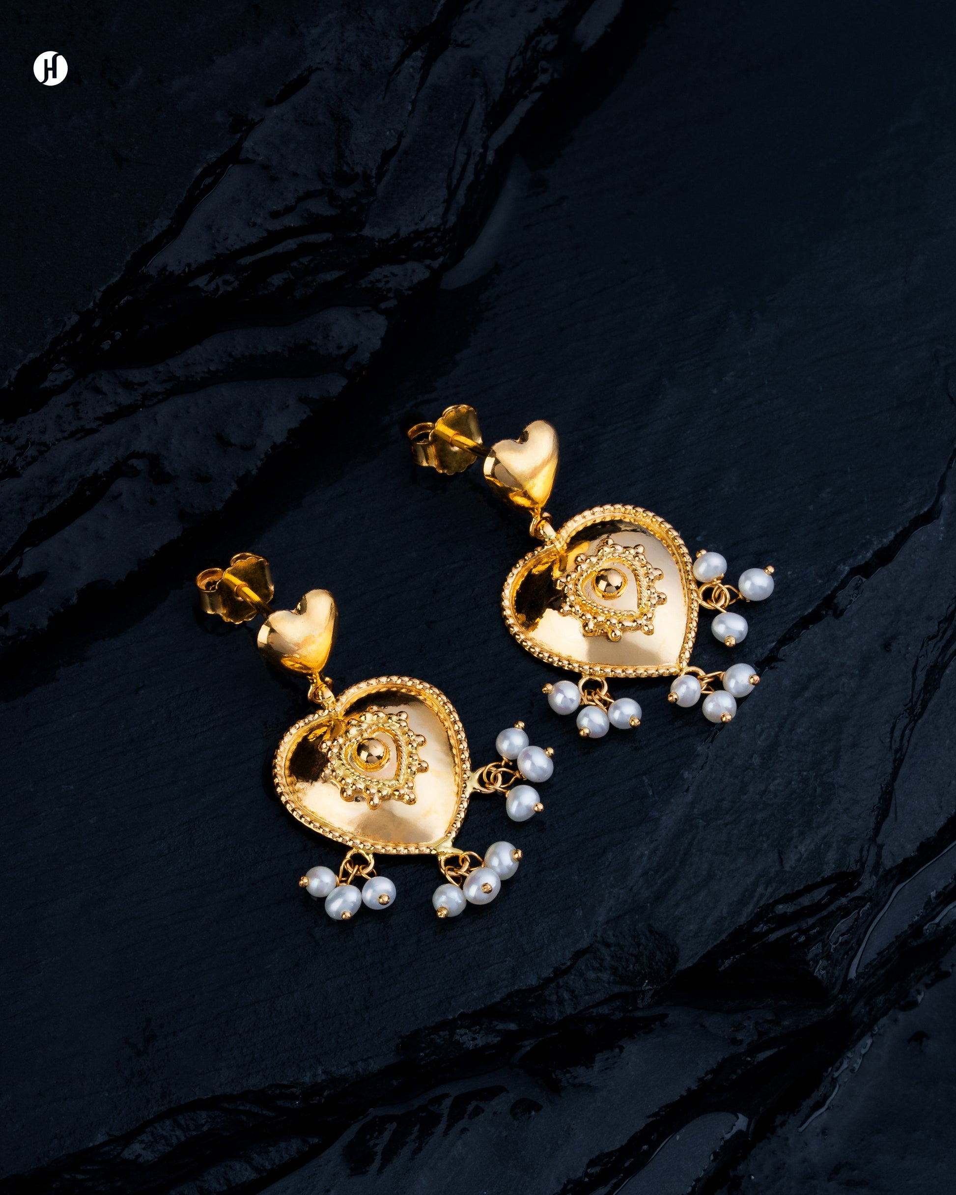 21Karat Yellow Gold Bahraini Heart Pearl Earrings for Women | Online Jewellery Store in Sharjah.
