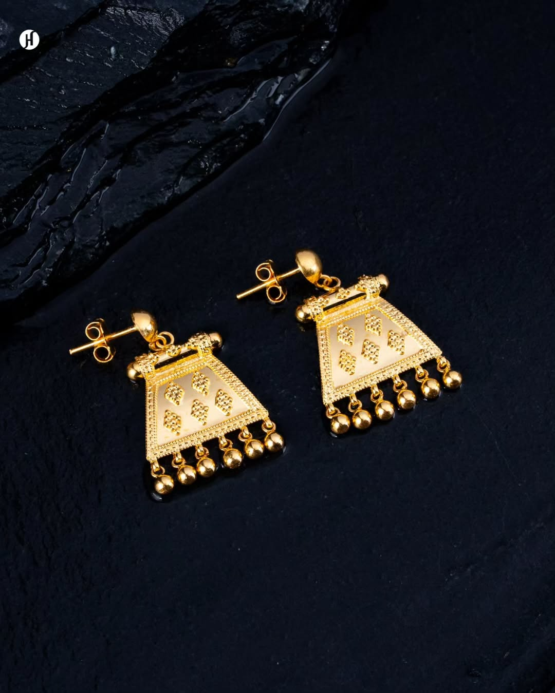 21Karat Yellow Gold Bahraini Heritage Trapeze Pendant Earrings | Online Jewellery Store in UAE.