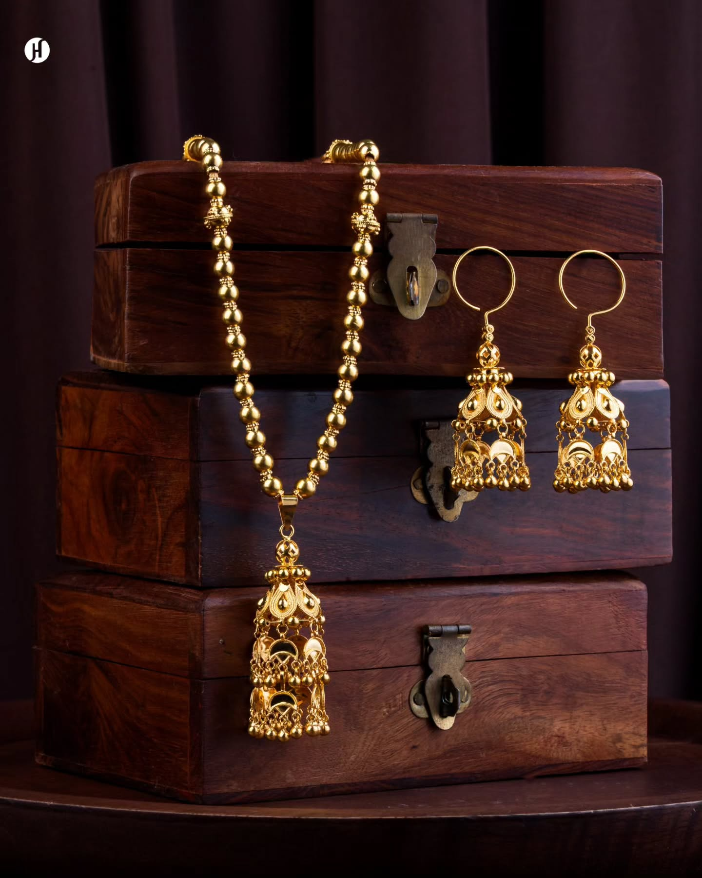 21Karat Yellow Gold Bahraini Kawashi Pendant Necklace Set