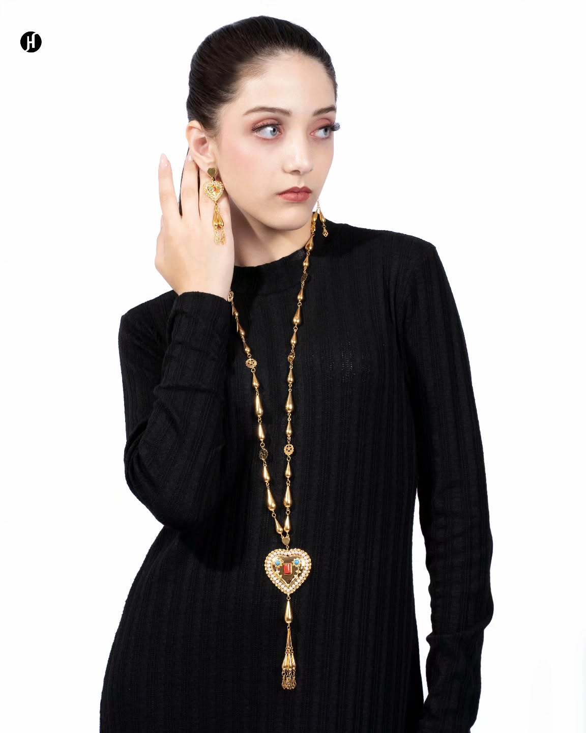 21Karat Yellow Gold Bahraini Long Pearl Heart Necklace Set for Arab and Khaleeji Women | Online Jewellery store in UAE