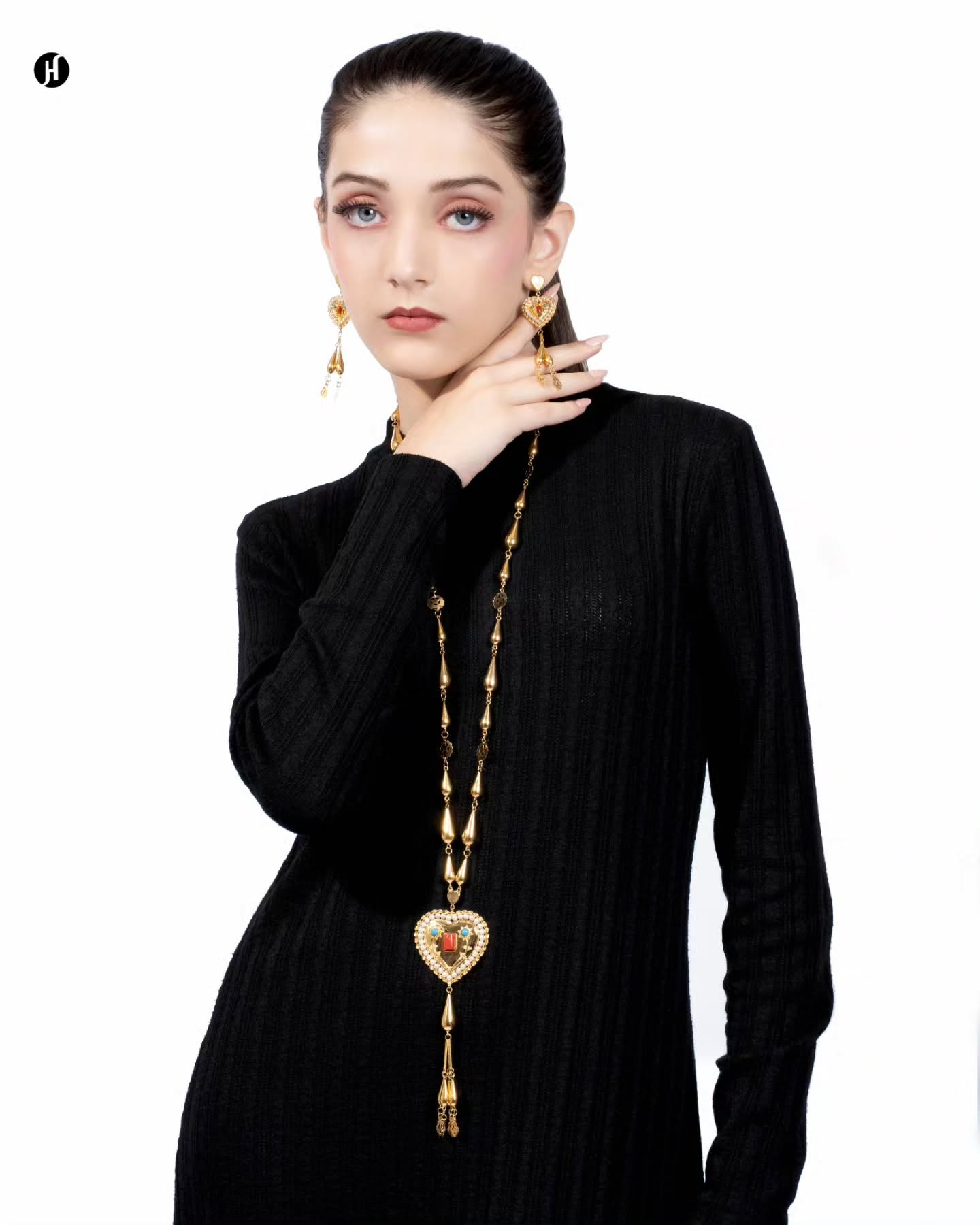 21Karat Yellow Gold Bahraini Long Pearl Heart earrings for Arab and Khaleeji Women | Online Jewellery store in UAE
