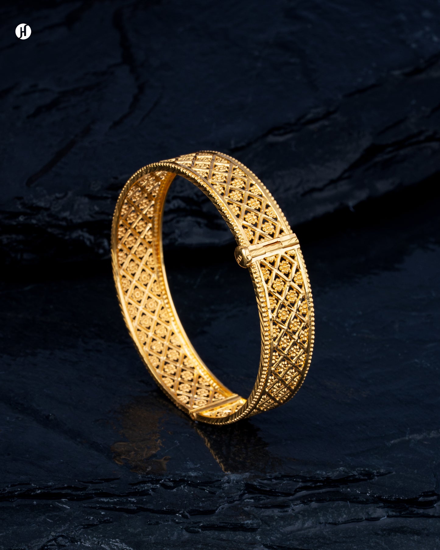 21Karat Yellow Gold Bahraini Mesh Floral Bangle Price | Jewellery for Khaleeji Women in Dubai