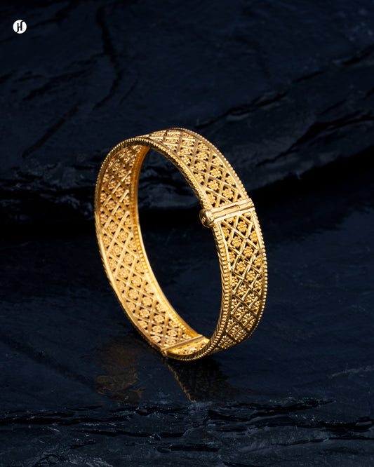 21Karat Yellow Gold Bahraini Mesh Floral Bangle Price | Jewellery for Khaleeji Women in Dubai