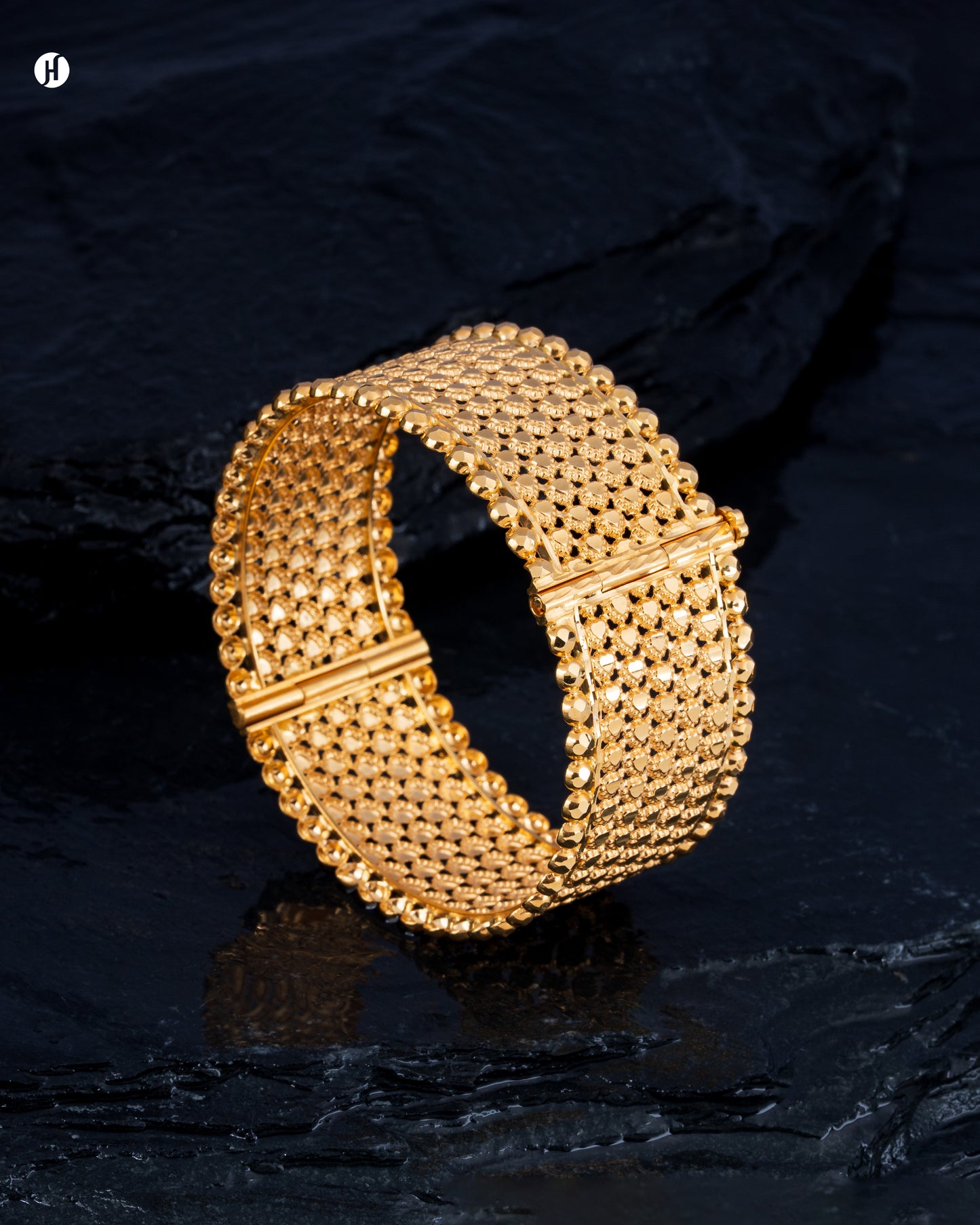 21Karat Yellow Gold Bahraini Mini Heart Wide Bangle Price | Online Jewellery Store for Ladies in Dubai 