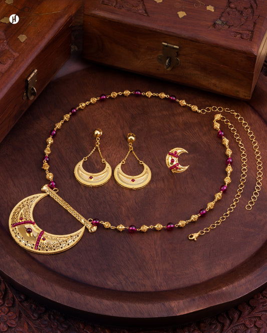 21Karat Yellow Gold Bahraini Moon Red Stone Necklace Bridal Jewellery Set For Arab Ladies