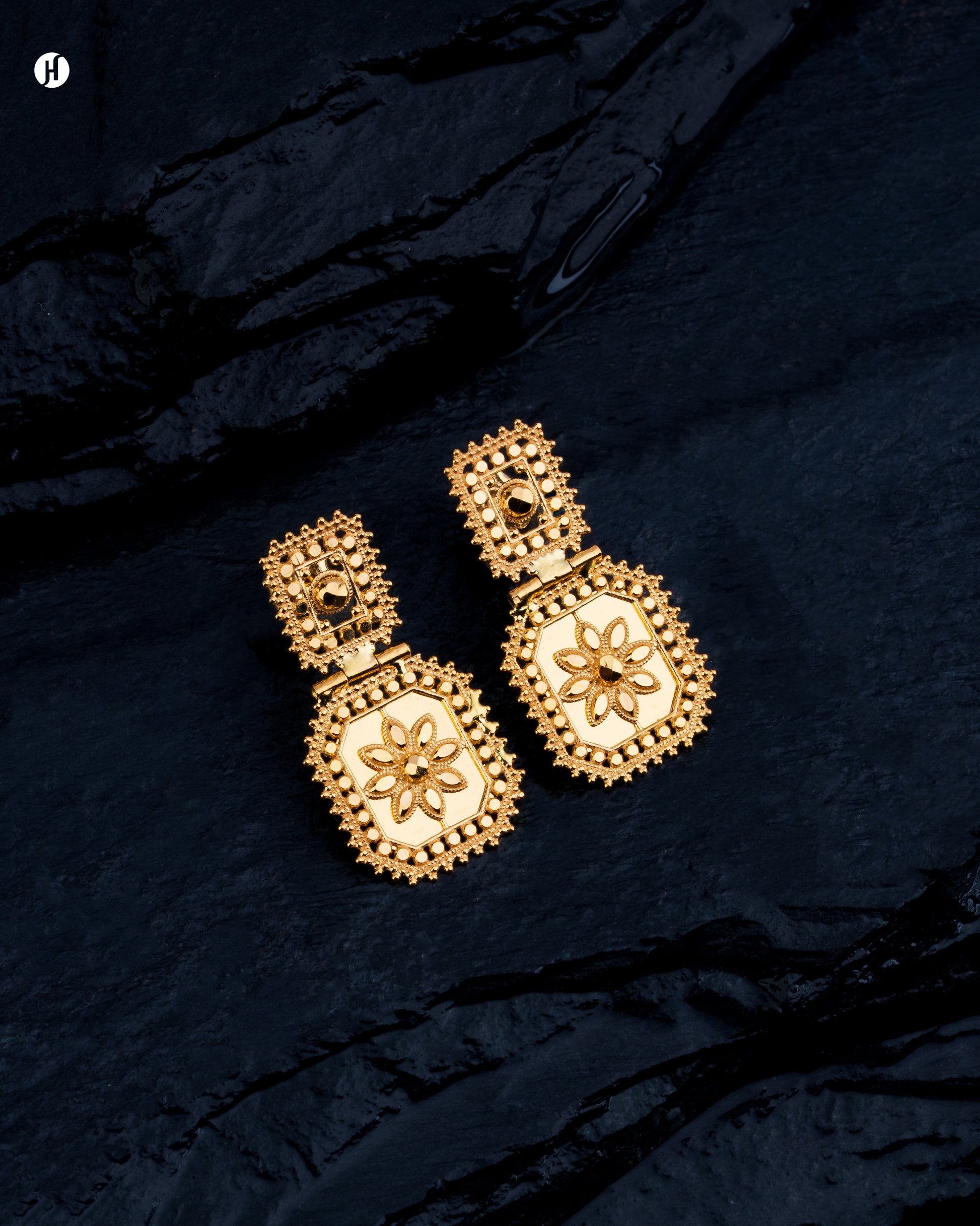 21Karat Yellow Gold Bahraini Octa-Floral Earrings for Ladies.