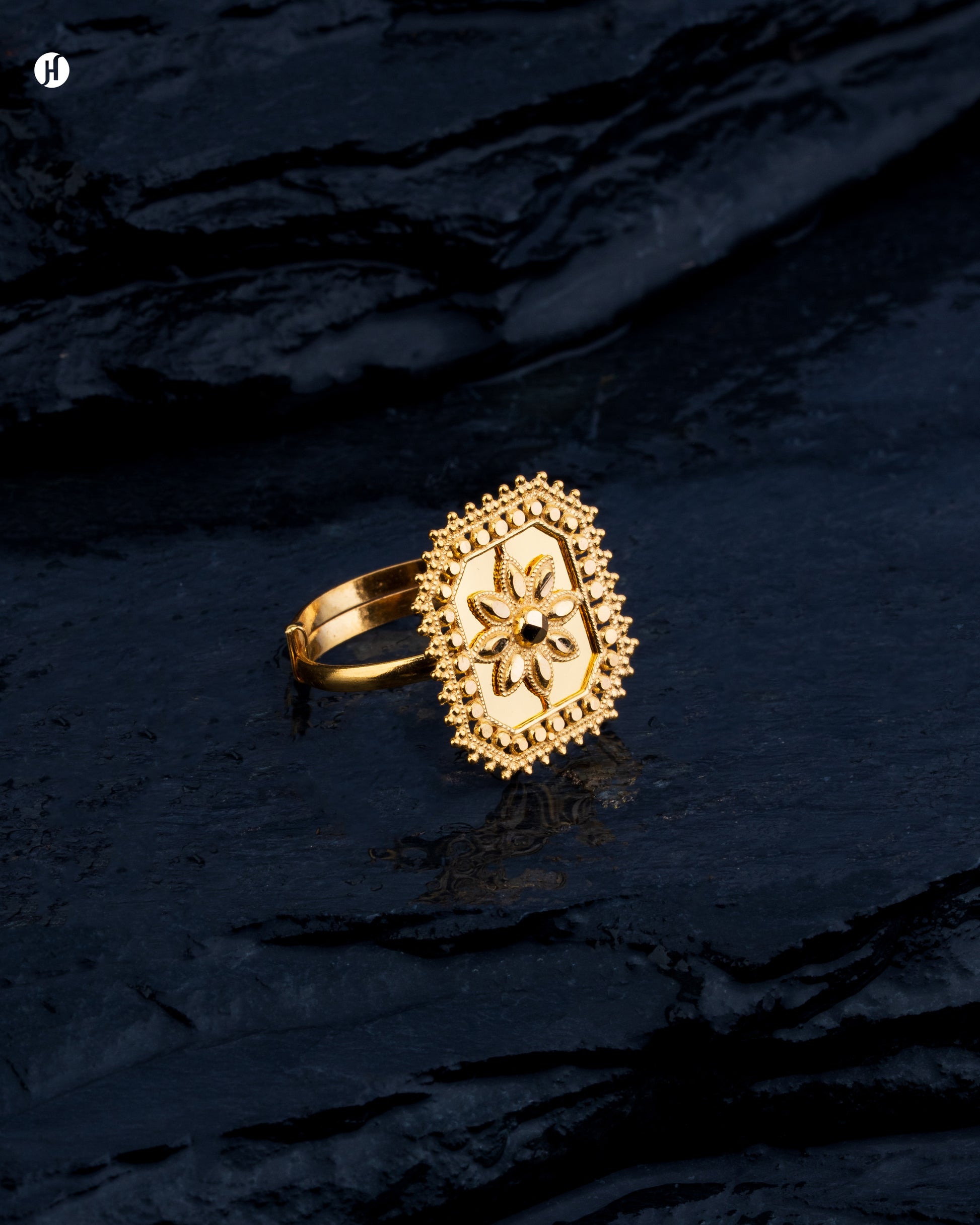 21Karat Yellow Gold Bahraini Octa-Floral Adjustable Ring for Ladies.
