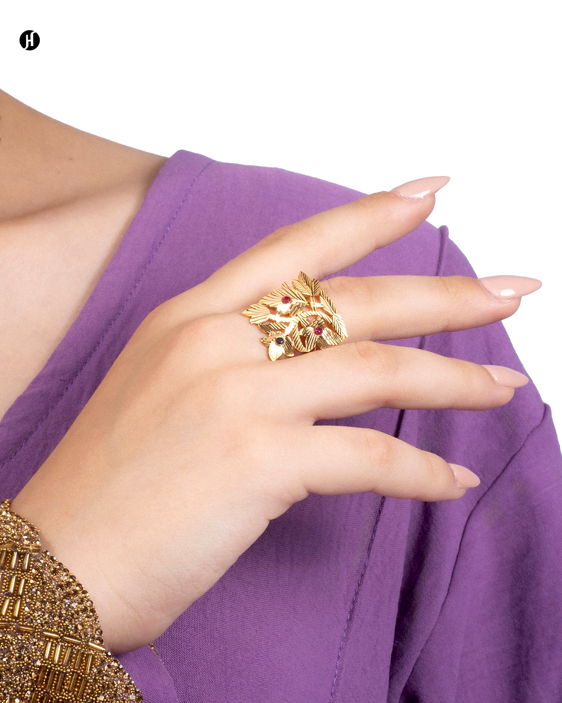 21Karat Yellow Gold Bahraini Open Floral Necklace Set for ladies in Dubai | gold ring price in dubai