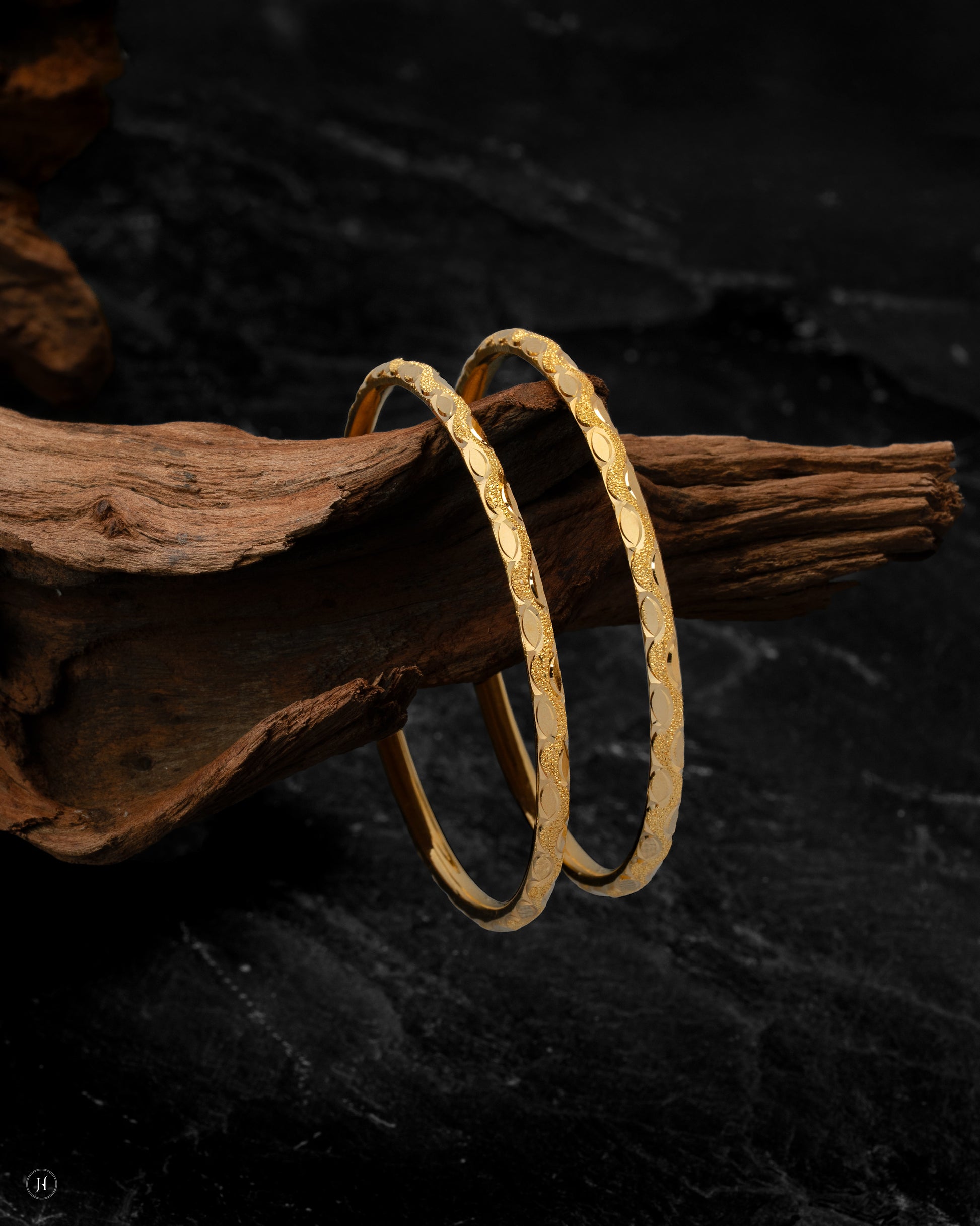 21Karat Yellow Gold Bahraini Oval-Pattern Bangles price in Dubai, UAE - J.H Jewellers.