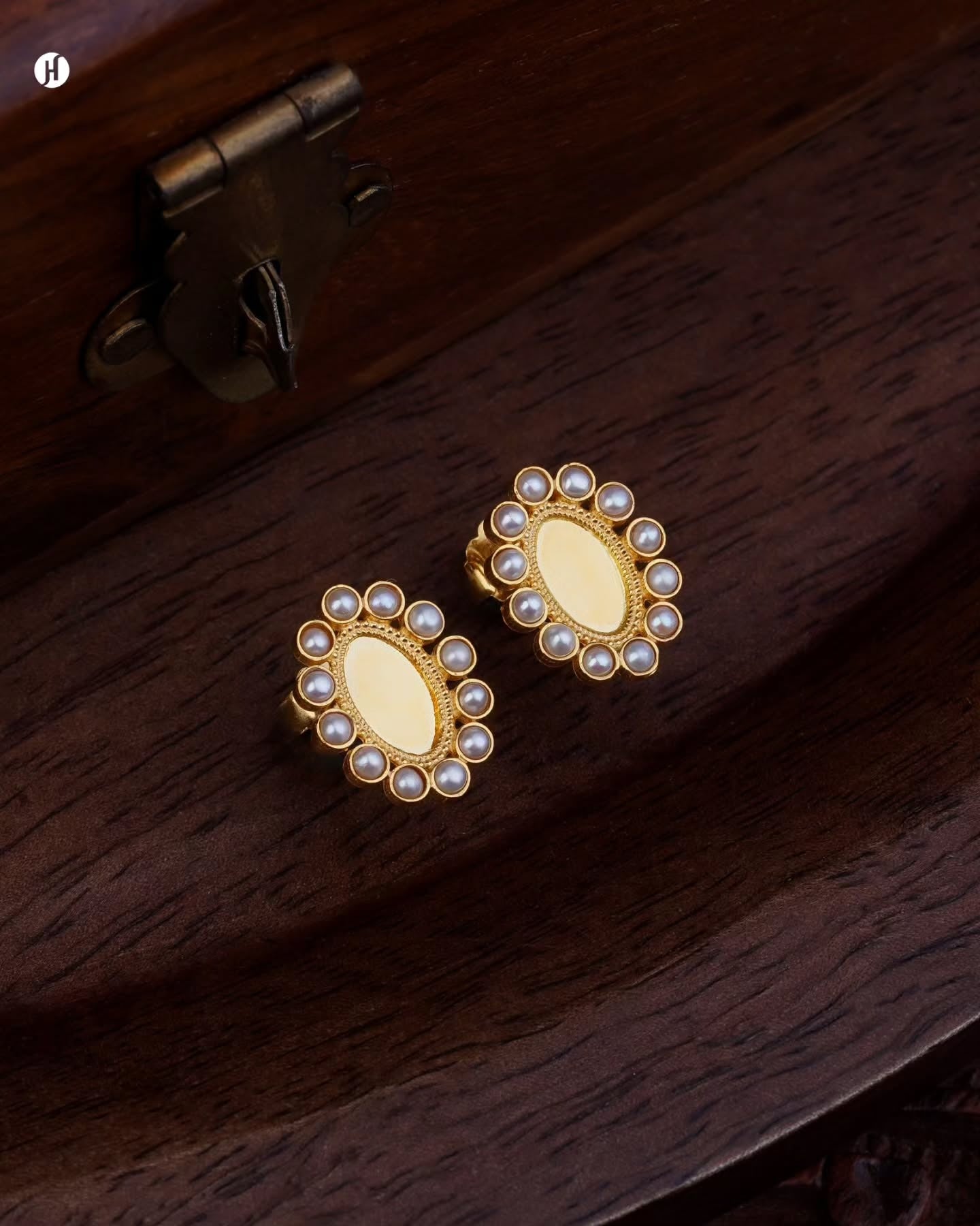 21Karat Yellow Gold Bahraini Oval Earrings with Pearls