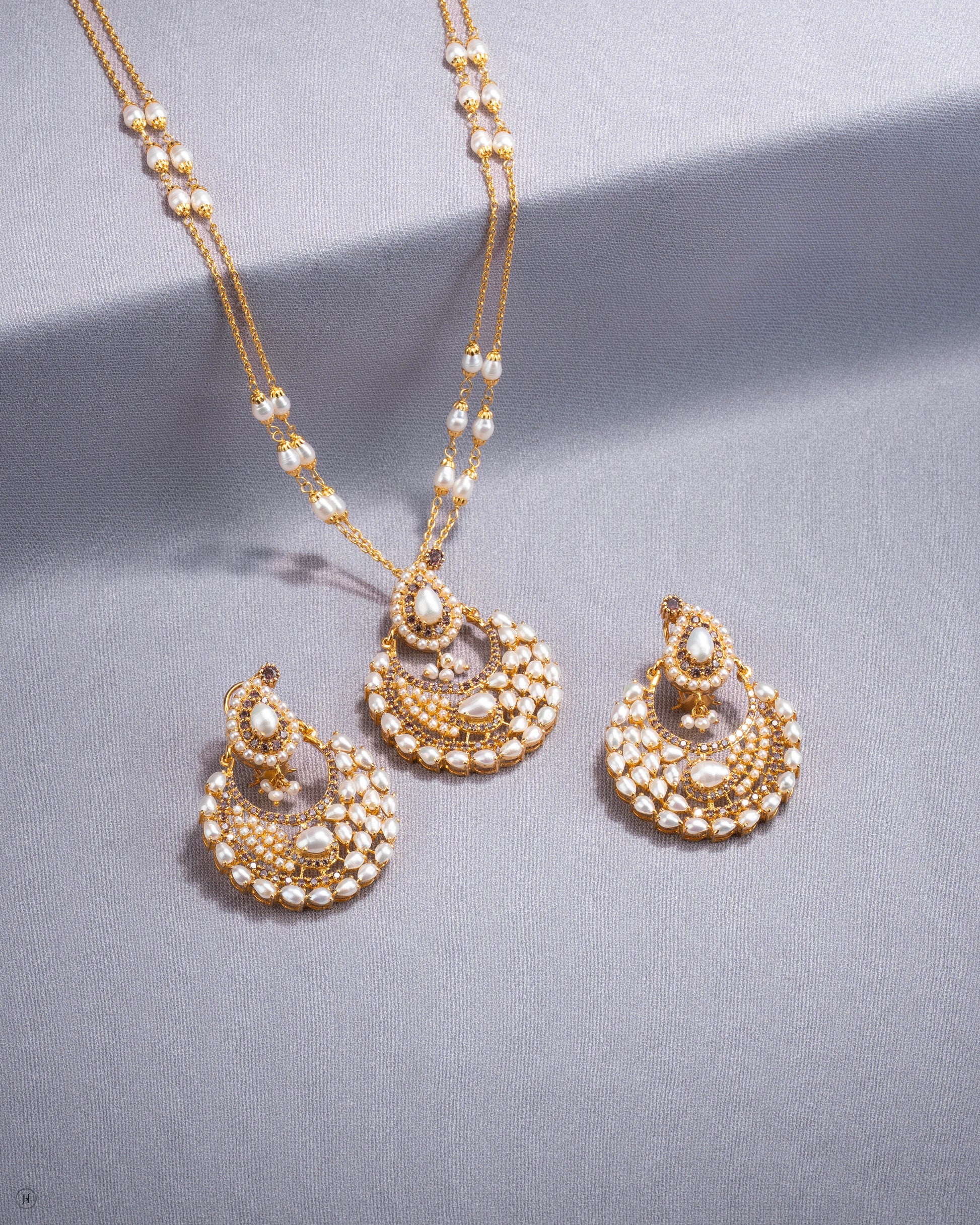21Karat Yellow Gold Bahraini Pearl Crescent Pendant Necklace Set For Ladies | Online Jewellery Store