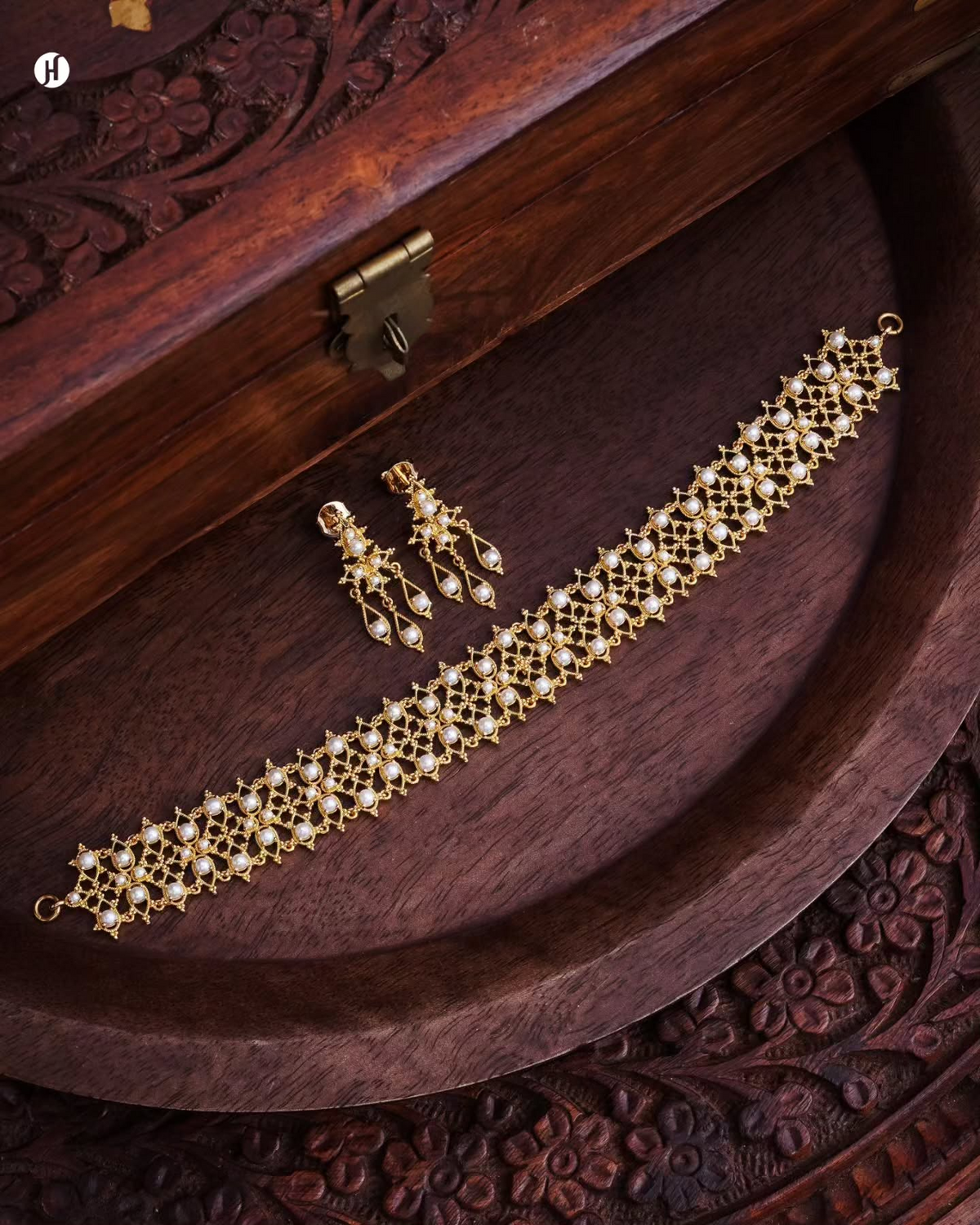 21Karat Yellow Gold Bahraini Pearl Lattice Choker Necklace Set for Emirati and Khaleeji women in UAE