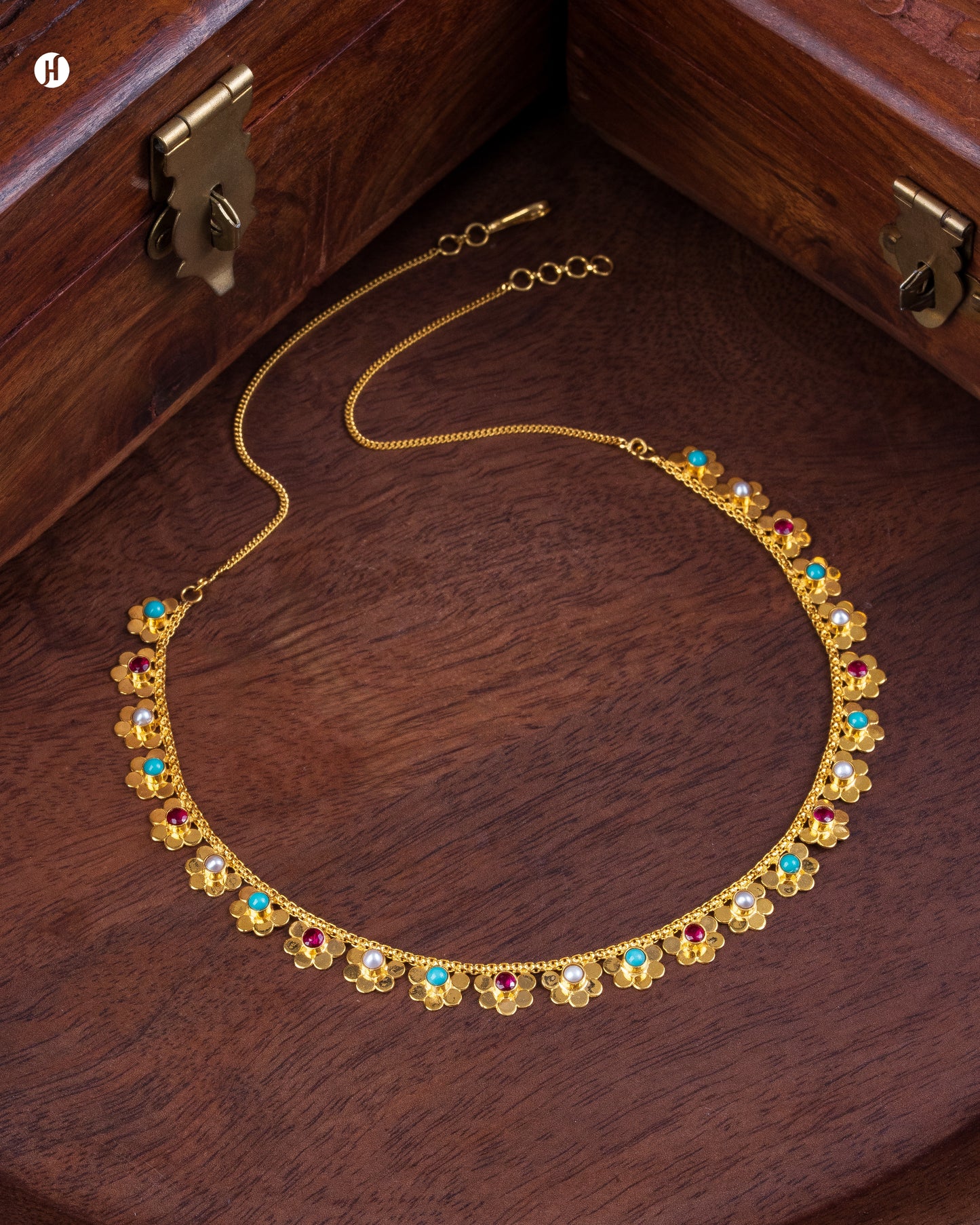 21Karat Yellow Gold Bahraini Small Multi Flower Necklace for Ladies | Online Jewellery store in UAE