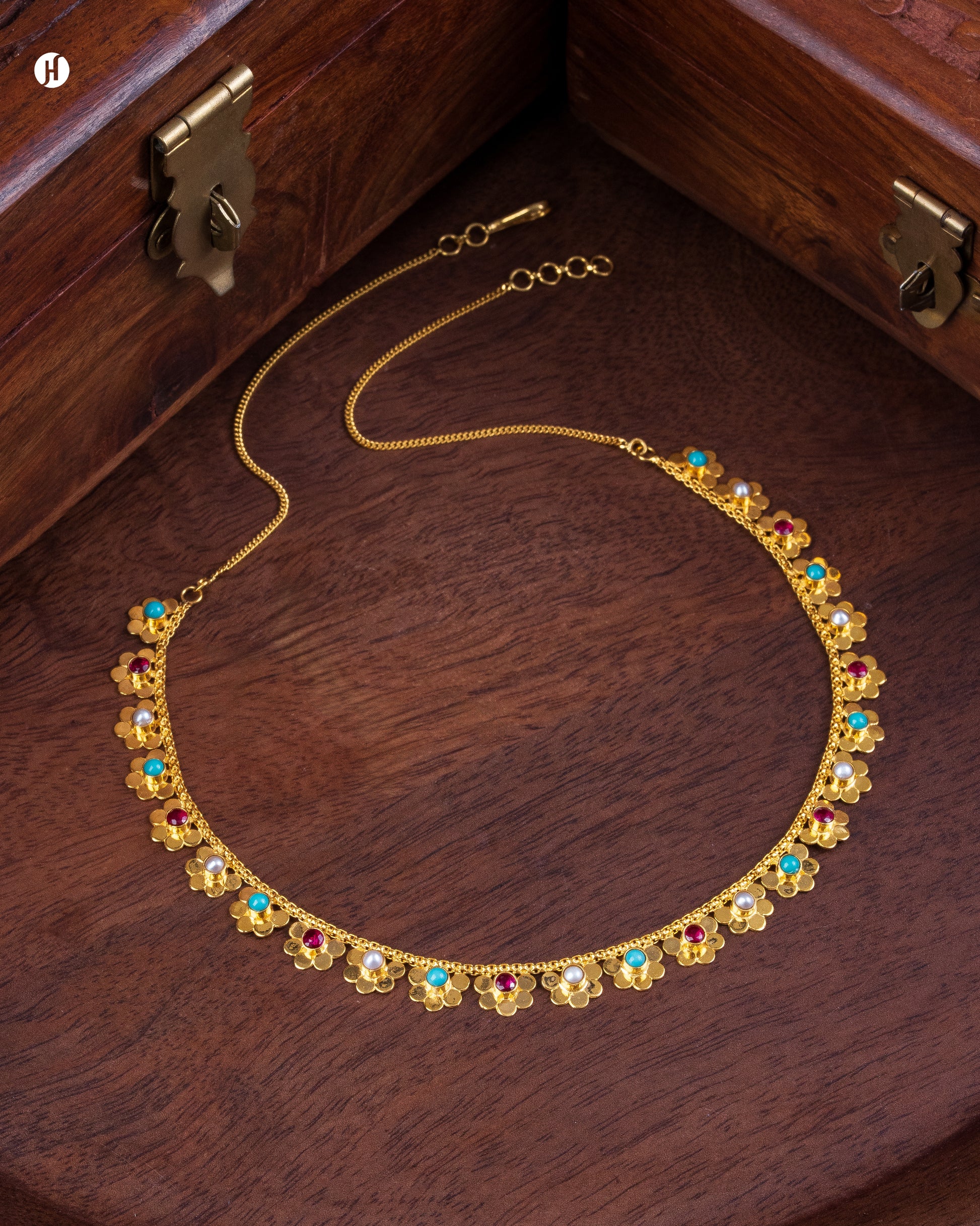 21Karat Yellow Gold Bahraini Small Multi Flower Necklace for Ladies | Online Jewellery store in UAE