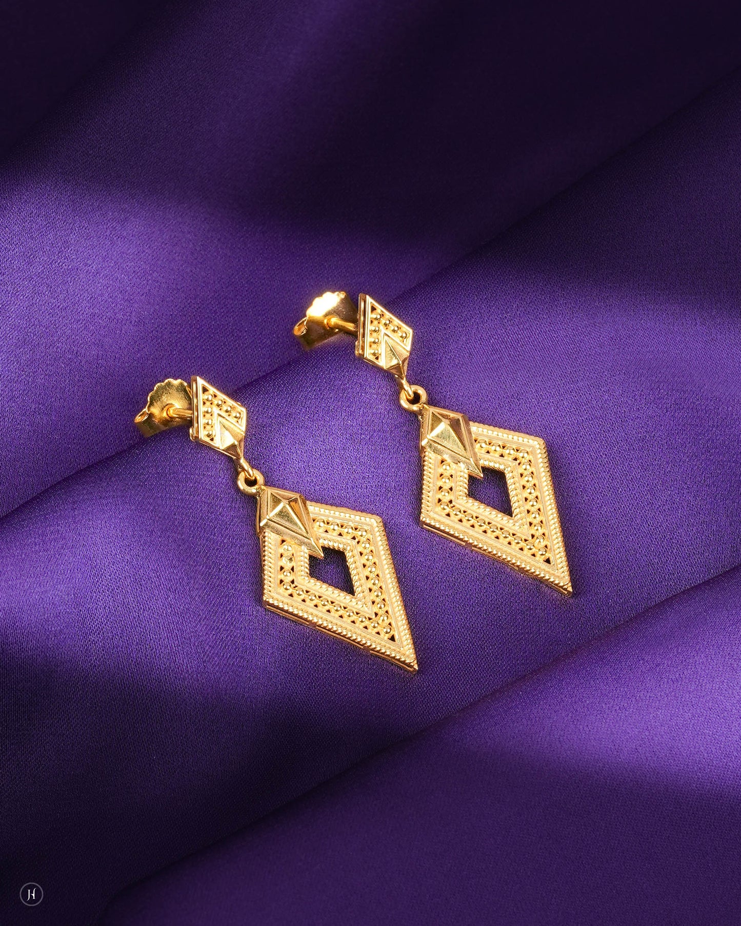 21Karat Yellow Gold Bahraini Spire Drop Earrings Price in UAE