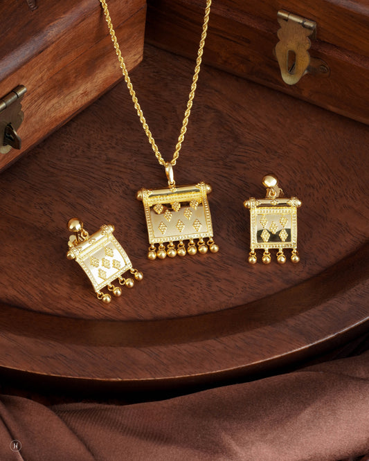 21Karat Yellow Gold Bahraini Square Scroll Pendant Necklace Set | Khaleeji Bridal Jewellery in Sharjah and Dubai - J.H Jewellers