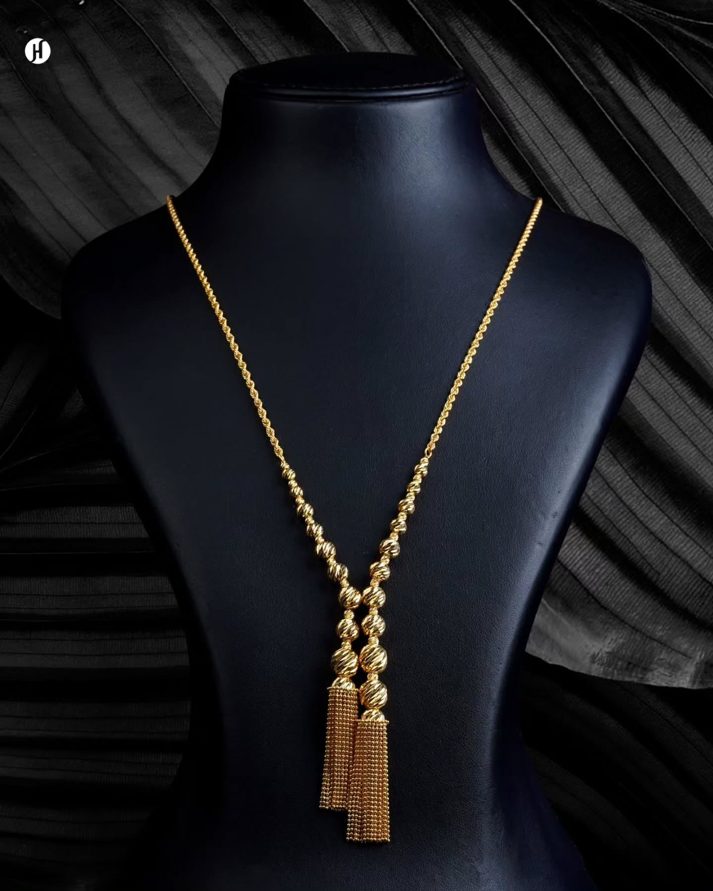 21Karat Yellow Gold Bahraini Textured Tassel Necklace Set for Khaleeji and Emirati Women in UAE.