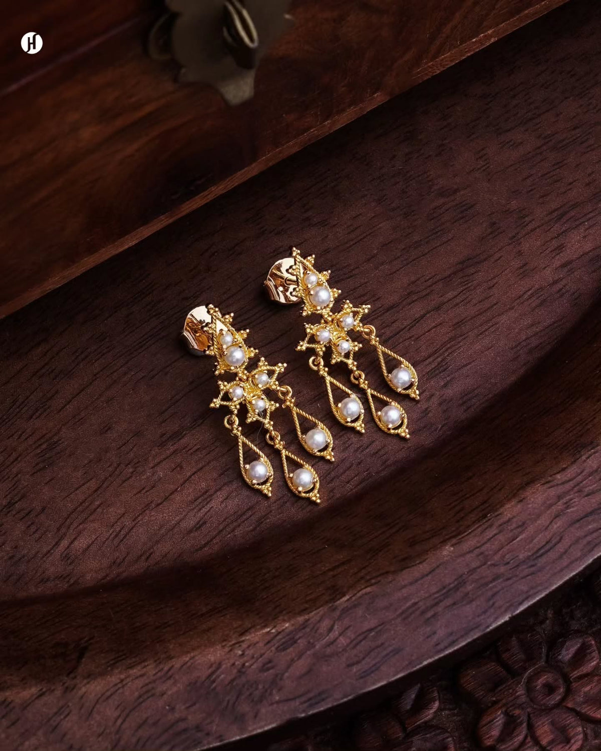21Karat Yellow Gold Bahraini with pearl-drop chandelier earrings