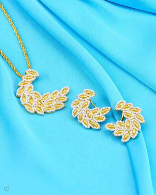 21Karat Yellow Gold Crescent Leaf Motif Necklace Set | Online Jewellery Shop in UAE - J.H Jewellers
