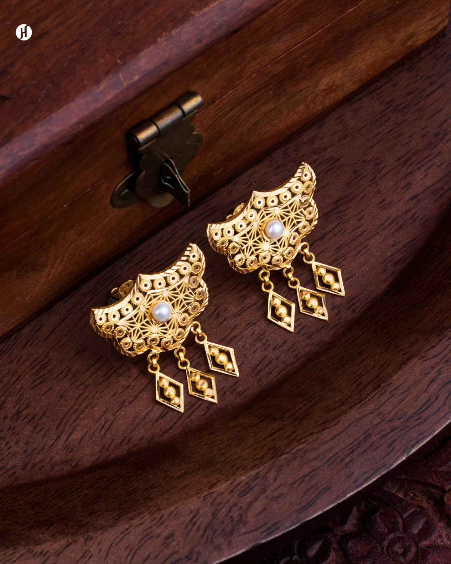 21Karat Yellow Gold Half Flower Tassel Bridal Earrings for Khaleeji Women In UAE.