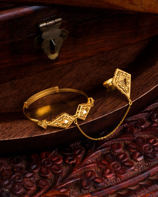 21Karat Yellow Gold Kite Motif Bracelet with Ring Chain