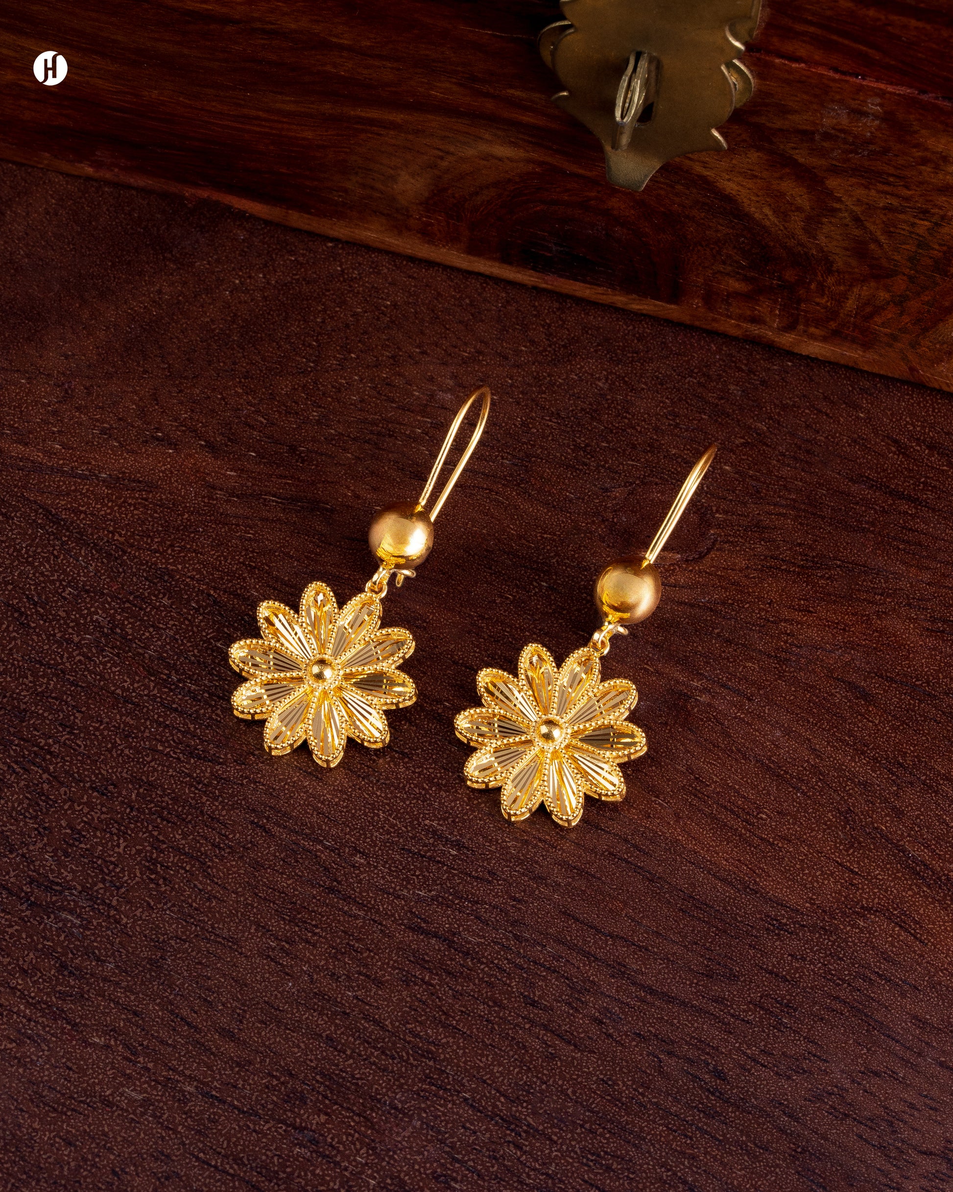 21Karat Yellow Gold Multi Flower Pendant earrings for women in UAE