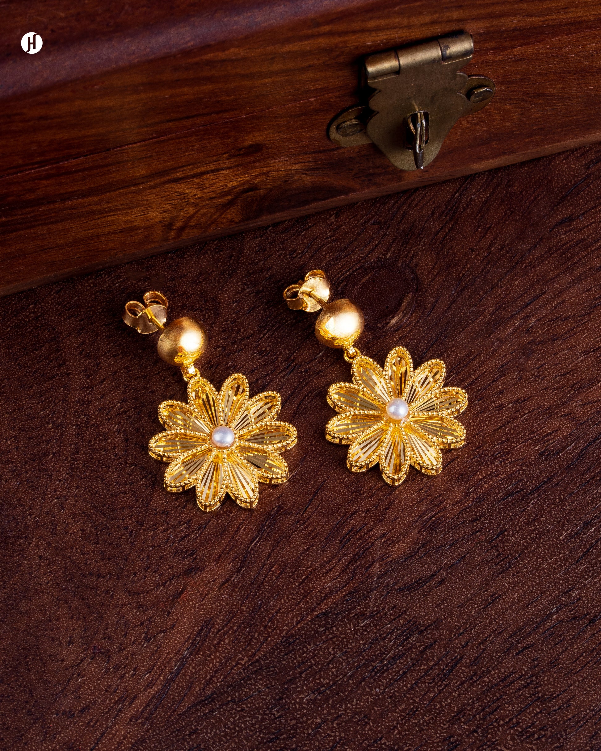 21Karat Yellow Gold Multi Flower earrings for women | online jewellery store in UAE