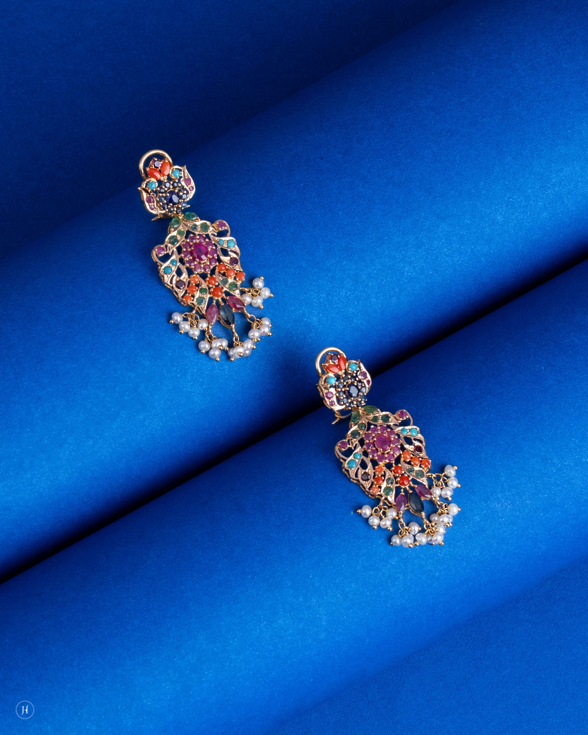 21Karat Yellow Gold Pakistani Gemstone Multi-Strand Earrings for Khaleeji Ladies in UAE |  أقراط متعددة الخيوط من الذهب الأصفر عيار 21 قيراطاً مرصعة بأحجار كريمة باكستانية، مناسبة للسيدات الخليجيات في الإمارات العربية المتحدة