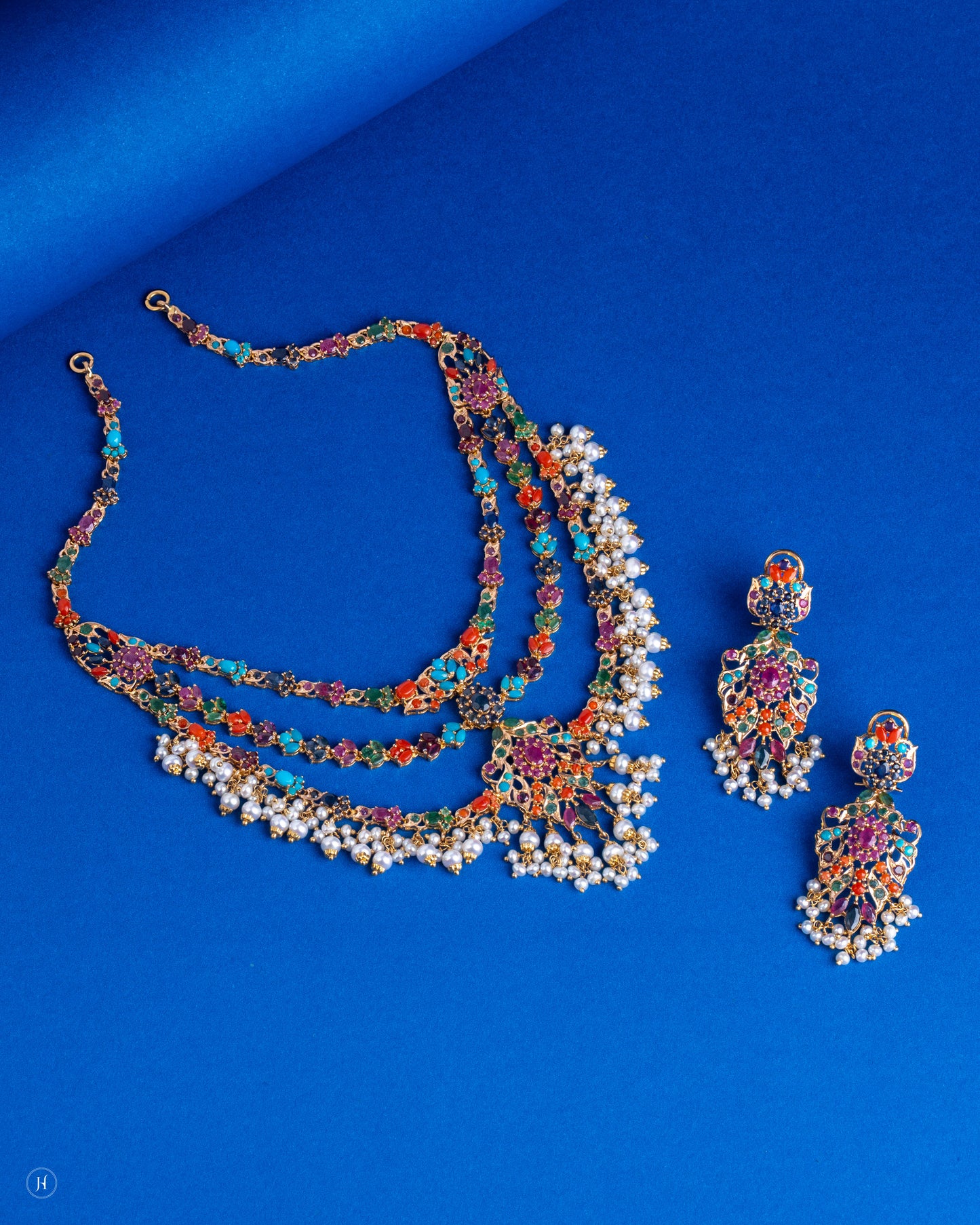 21Karat Yellow Gold Pakistani Gemstone Multi-Strand Necklace Set | Bridal Jewellery | طقم عقد متعدد الخيوط من الذهب الأصفر عيار 21 قيراطًا مرصع بالأحجار الكريمة الباكستانية | مجوهرات الزفاف