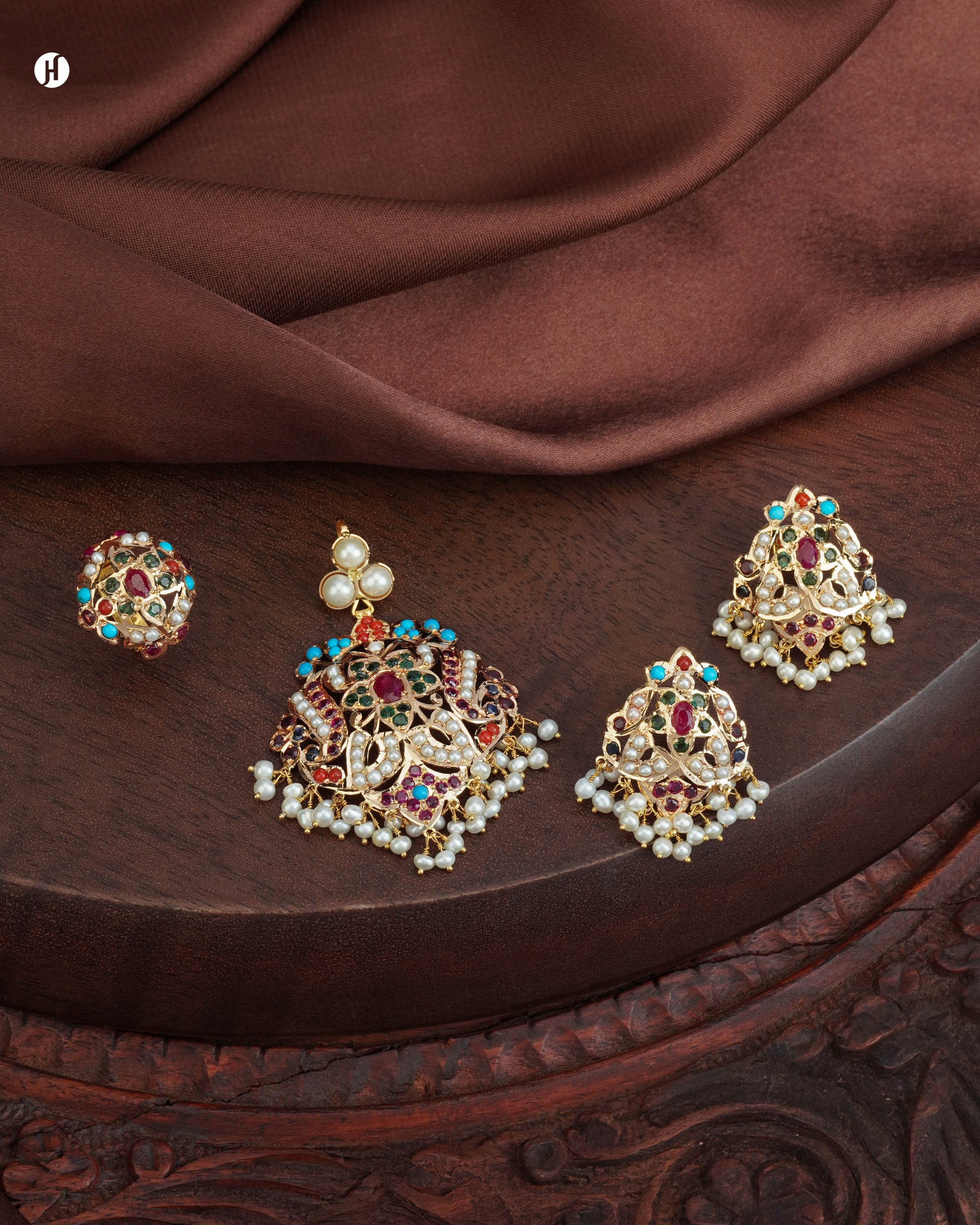21Karat Yellow Gold Pakistani Grand Chandelier Pendant Set for Arab Khaleeji Ladies in UAE - J.H Jewellers