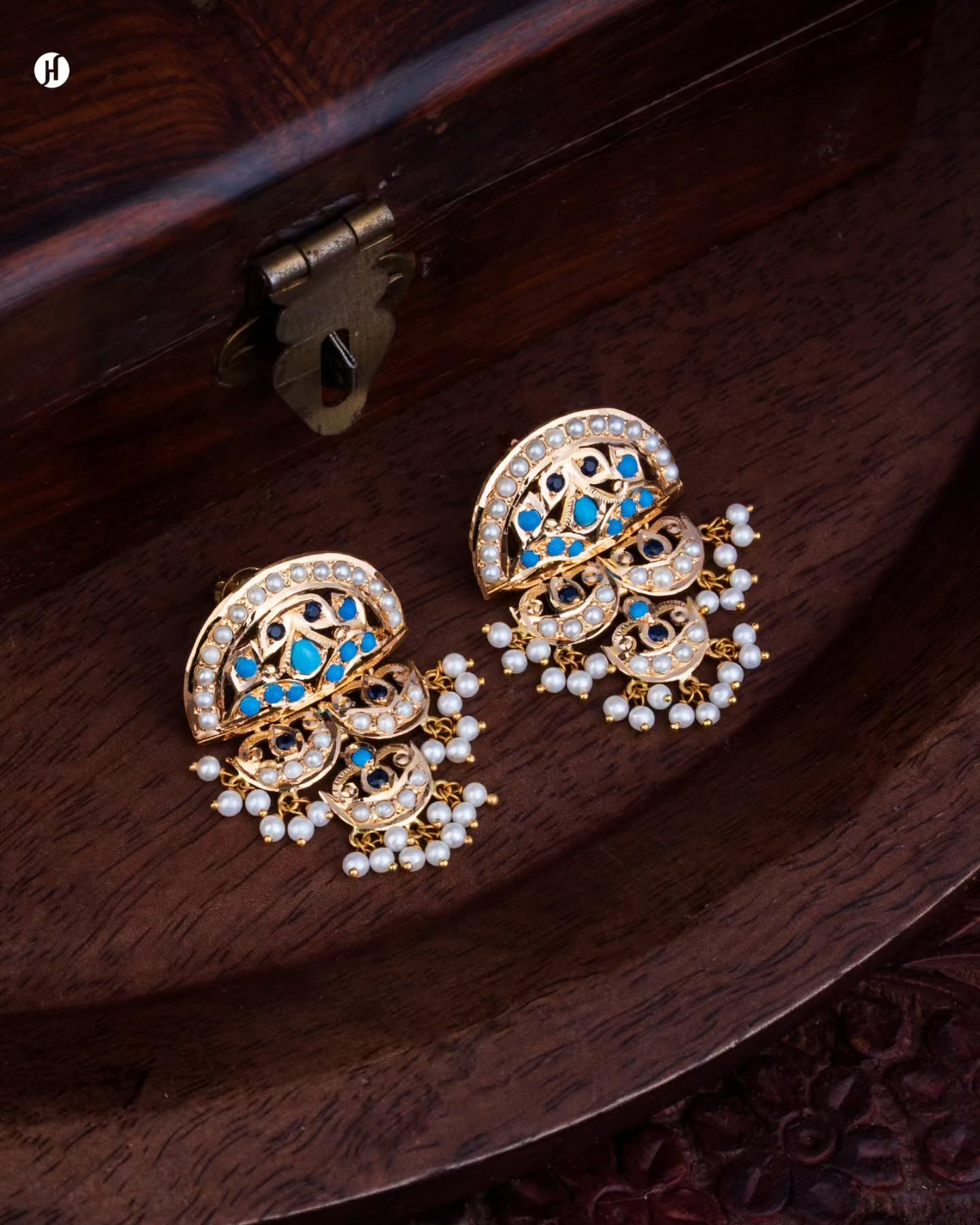 21Karat Yellow Gold Pakistani Half-moon Fan Motif Earrings Set