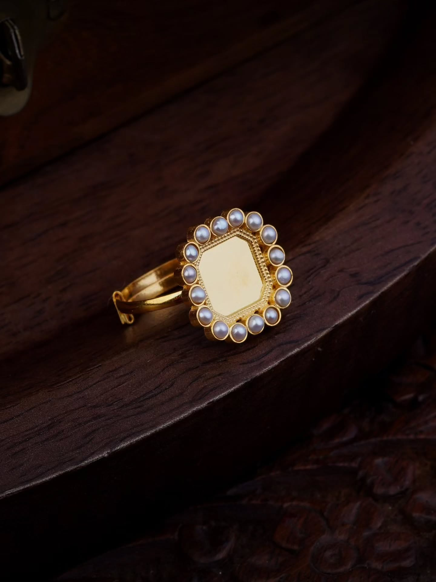 21Kt Yellow Gold Bahraini Square Shaped Ring with Pearl | خاتم بحريني مربع الشكل من الذهب الأصفر عيار 21 قيراطًا مرصع باللؤلؤ