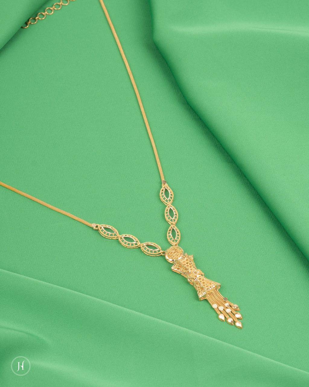 21K Yellow Gold Khaleeji Lite Bow Necklace