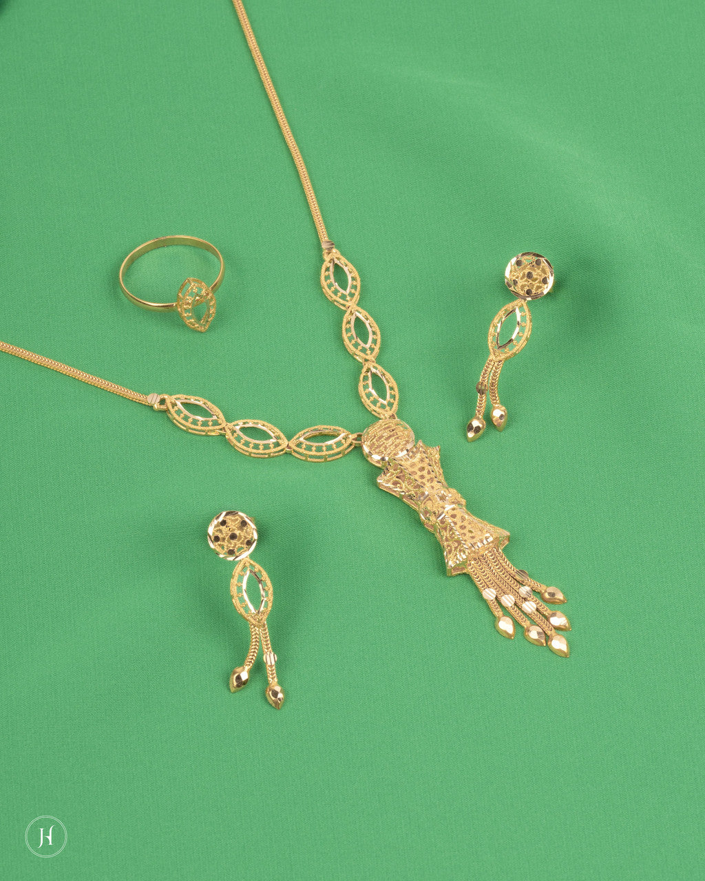 21K Yellow Gold Khaleeji Lite Bow Necklace Set