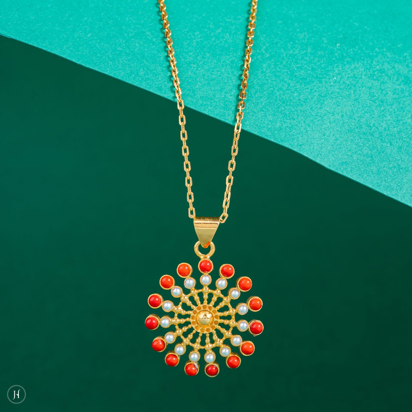 21K Yellow Gold Bahraini Sun Pendent Set